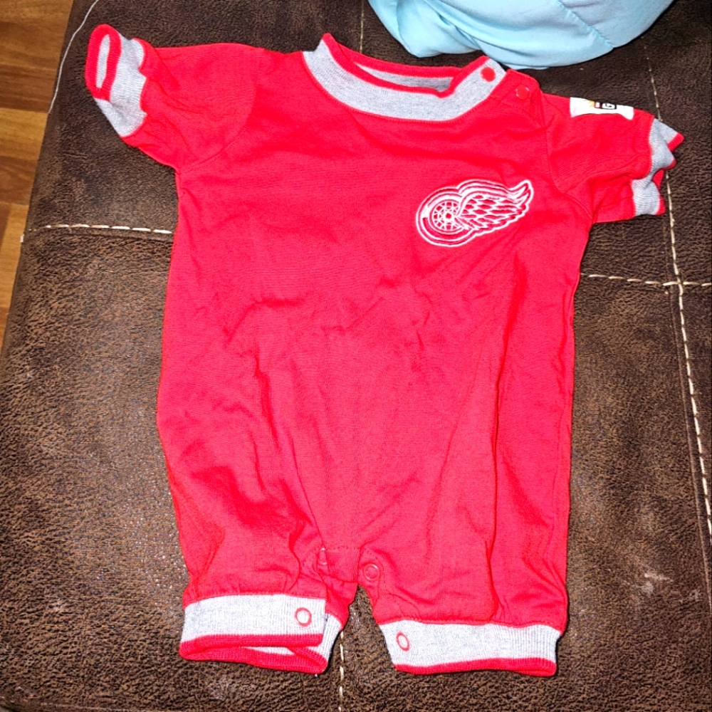 Vintage Red Wings romper 3/6m